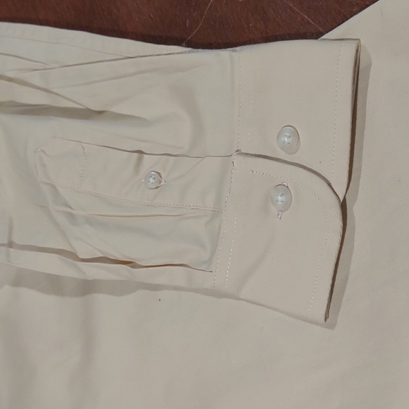 NWT Men Dress Shirt Size XL by Dockers... yellow 🟡 - Picture 3 of 8